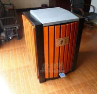 腳踏（tà）式鋼木垃圾桶