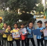 繪海報（bào）、走社區 杭州伢兒（ér）們挨家挨（āi）戶宣（xuān）傳環保理念