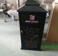 烤漆（qī）鏤空工（gōng）藝室（shì）內（nèi）方形不鏽鋼垃圾桶