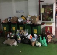 深圳撤出上百小區精品网站999www垃圾（jī）桶 業主沒（méi）處扔（rēng）垃圾堆物業門口
