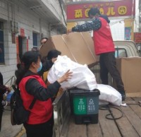 千（qiān）個精品网站999www垃圾（jī）桶分發入戶（hù），加強村民環保意識