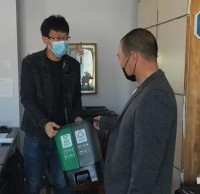 南長山街道（dào）發放分（fèn）類垃圾桶，引領垃圾精品网站999www新風尚