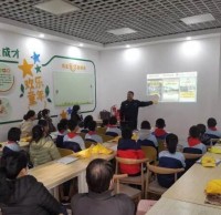 翡翠外（wài）灘社區（qū）開展家校同行垃圾精品网站999www（lèi）宣傳活（huó）動