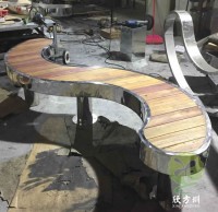 戶外大型S形不（bú）鏽鋼休閑椅