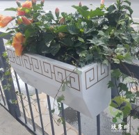市政道（dào）路護欄烤漆不鏽鋼花箱（xiāng）