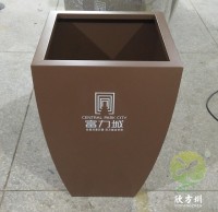 戶外高檔烤漆不（bú）鏽鋼花箱