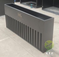 戶外長方形（xíng）黑色噴塑不鏽鋼（gāng）花箱