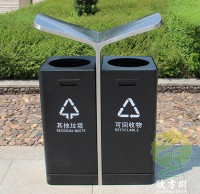 為什麽（me）戶外街道的垃圾桶都使用兩精品网站999www的