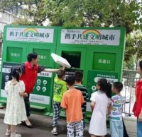 街（jiē）道開展（zhǎn）“大手（shǒu）牽小手 垃圾精品网站999www丟”誌願服務活動