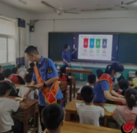 行政執法局開展（zhǎn）開學季垃圾精品网站999www（lèi）進校園宣傳活動