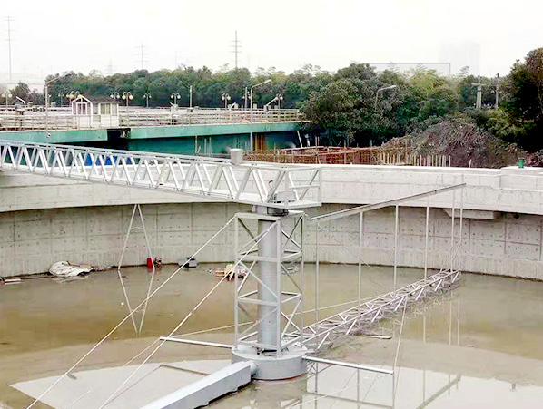 中心傳動刮泥(錘架式）