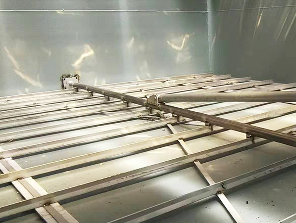 一起草 www.17.com网站環保---液壓式（shì）往（wǎng）複刮泥機助力前行