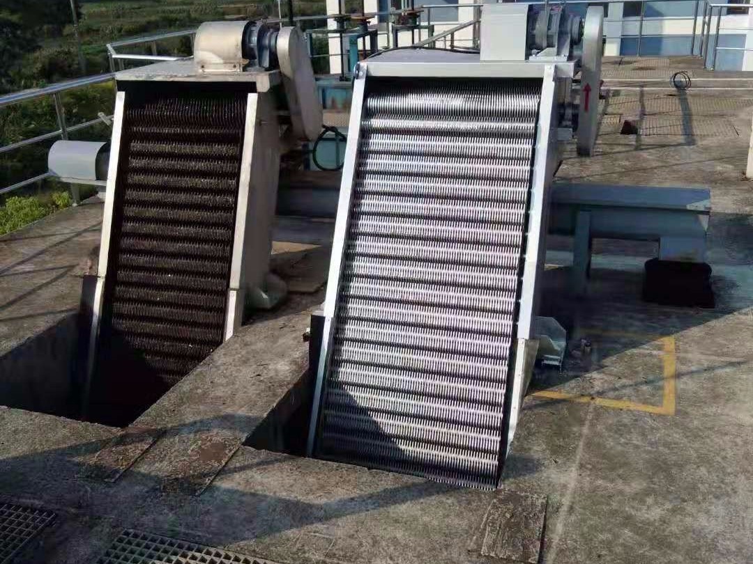 網板（bǎn）式階梯格柵除（chú）汙機（jī）