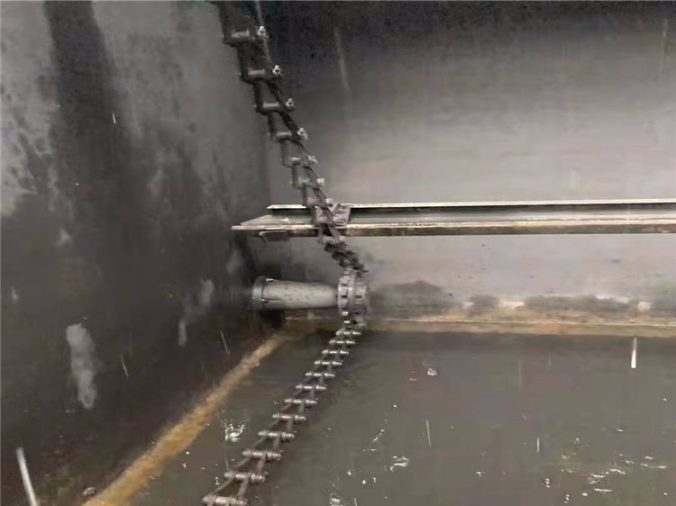 非金屬鏈條式（shì）刮（guā）泥機