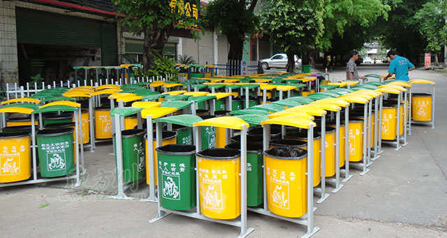 玻璃（lí）鋼社區垃圾（jī）桶