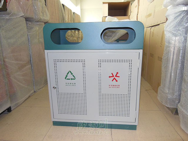 廣場鋼製垃（lā）圾桶（tǒng）