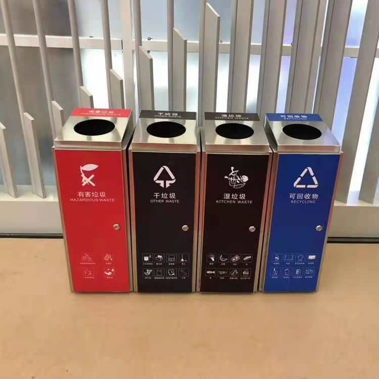 分类垃（lā）圾桶