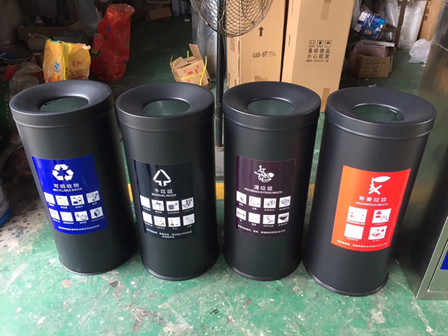 室內立式直投口(kǒu)烤漆不(bú)鏽鋼(gāng)精品网站999www垃圾桶 室內立式直投口烤漆不鏽鋼精品网站999www垃圾桶